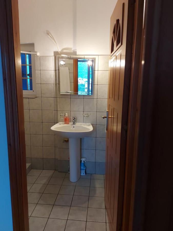 Matina Apartments Tyros Extérieur photo