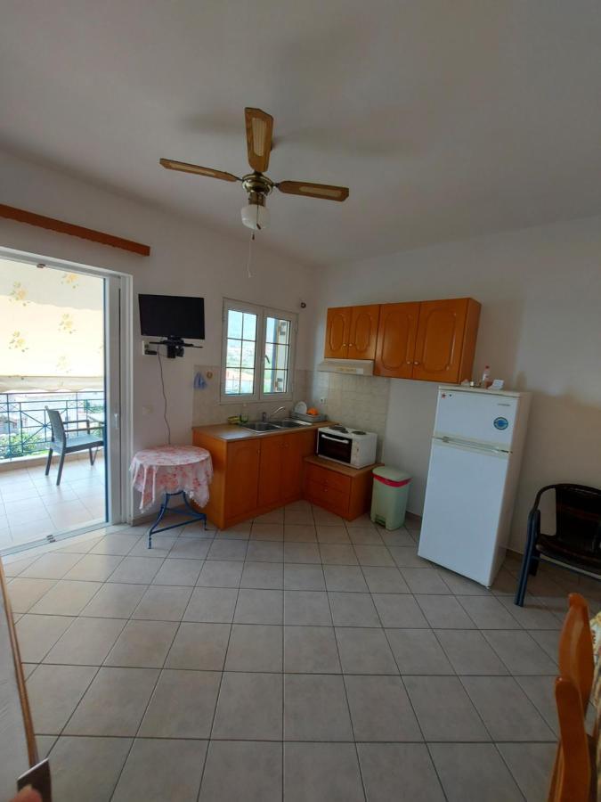 Matina Apartments Tyros Chambre photo