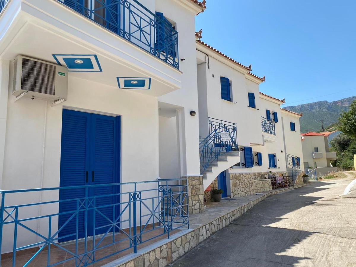 Matina Apartments Tyros Extérieur photo