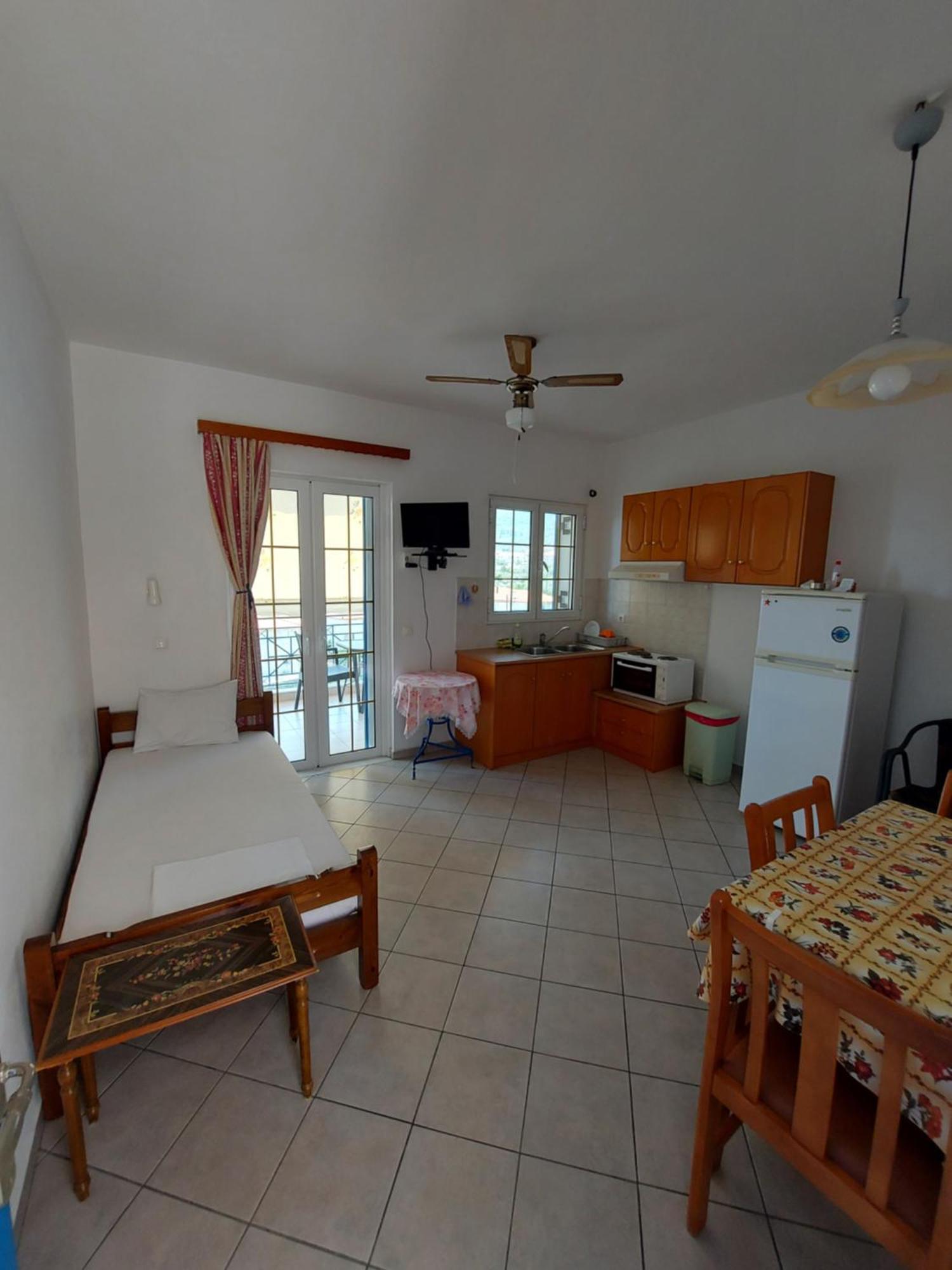 Matina Apartments Tyros Chambre photo
